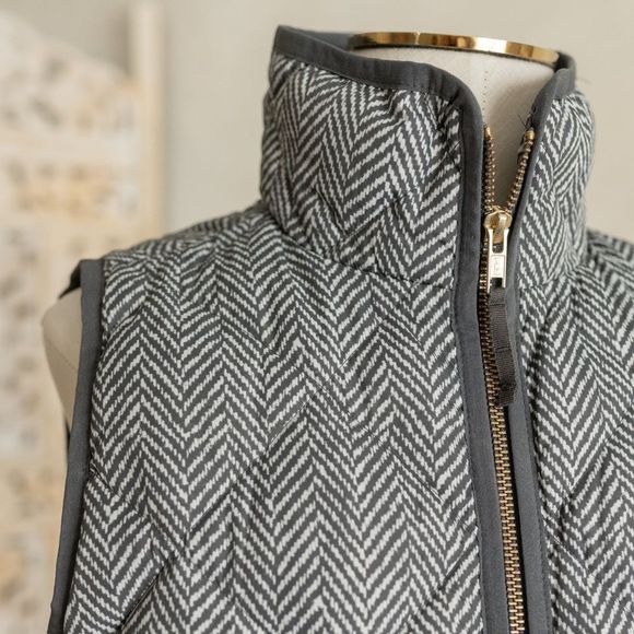 J. Crew Factory Herringbone Printed Quilted Down Puffer Vest Women’s Sz XS - Picture 10 of 10